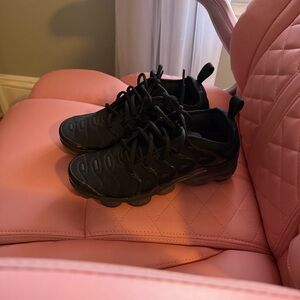 Black Nike air vapor max plus sneakers